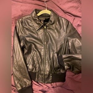Cute, vintage, light weight, leather jacket. Bought in 2011, worn maybe 2 times.